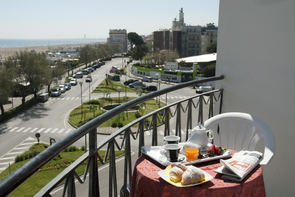 Hotel Lungomare Cervia Bagian luar foto