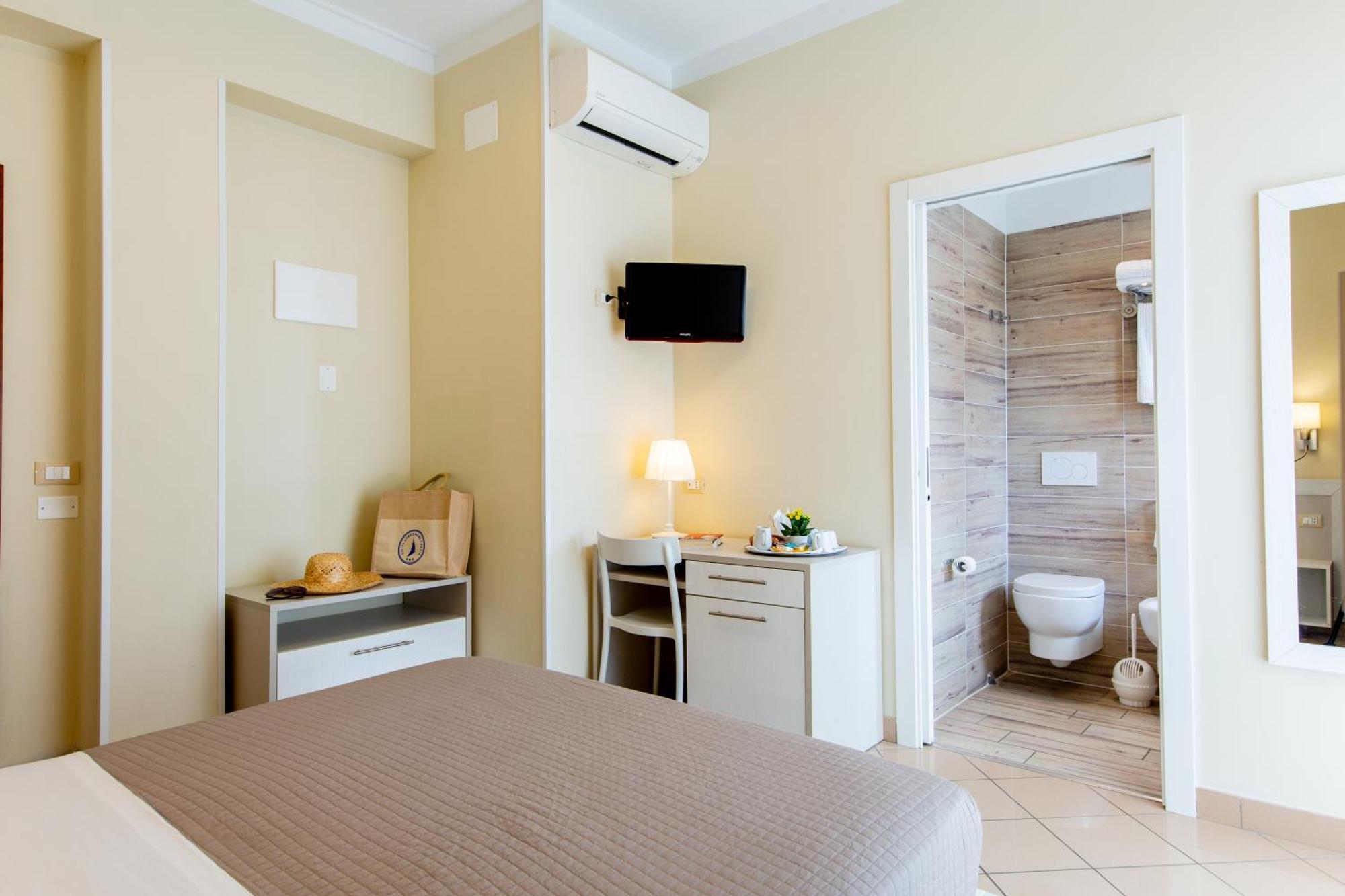 Hotel Lungomare Cervia Bagian luar foto