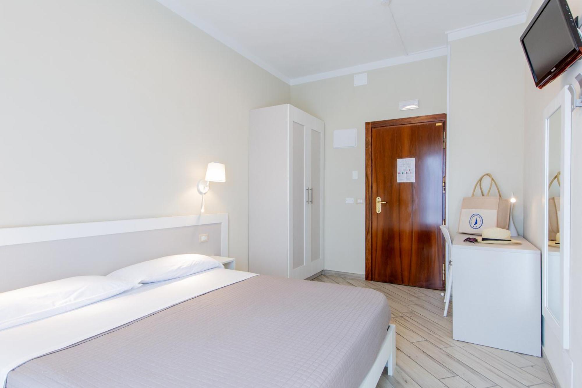 Hotel Lungomare Cervia Bagian luar foto