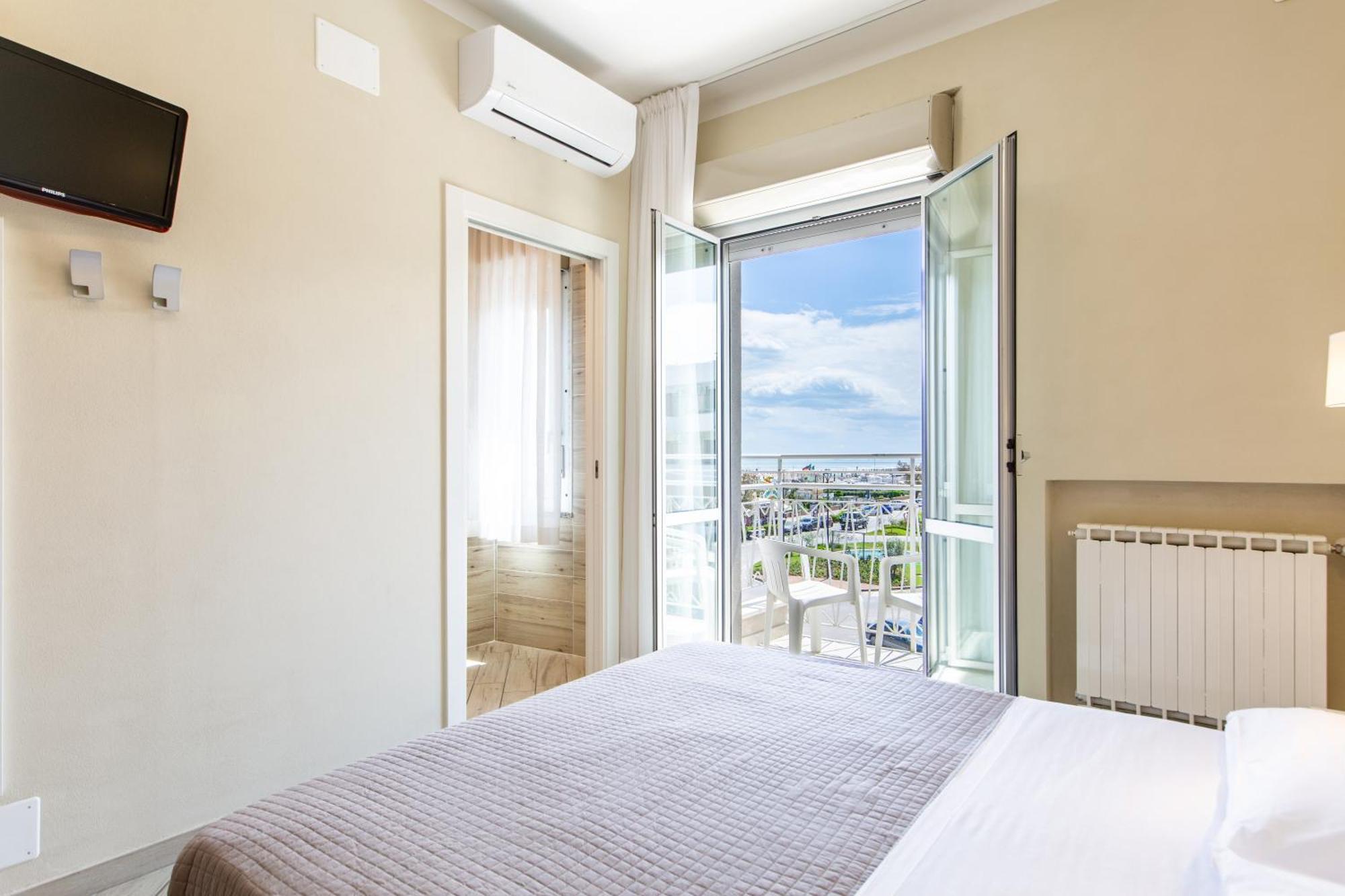 Hotel Lungomare Cervia Bagian luar foto