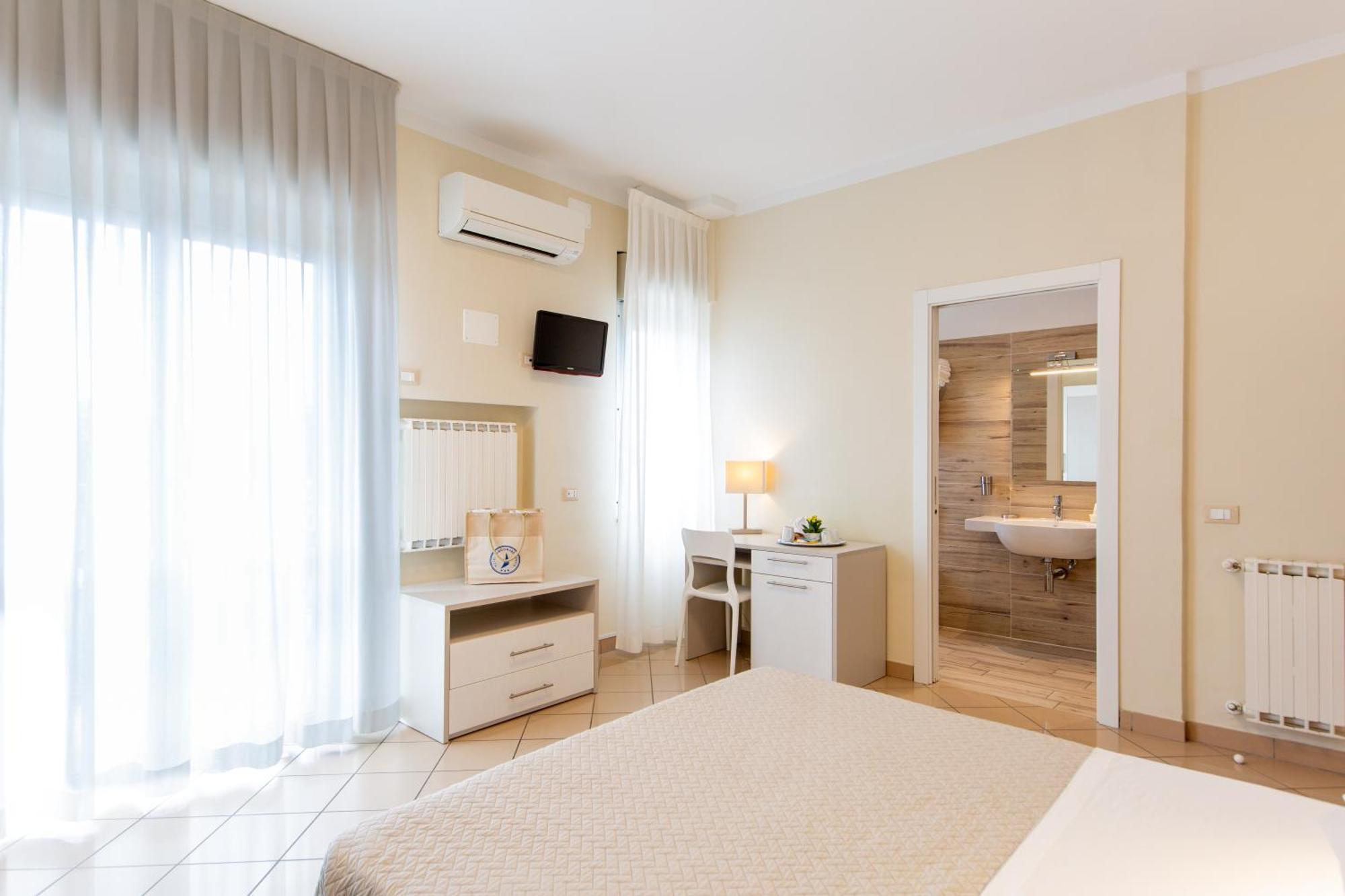 Hotel Lungomare Cervia Bagian luar foto