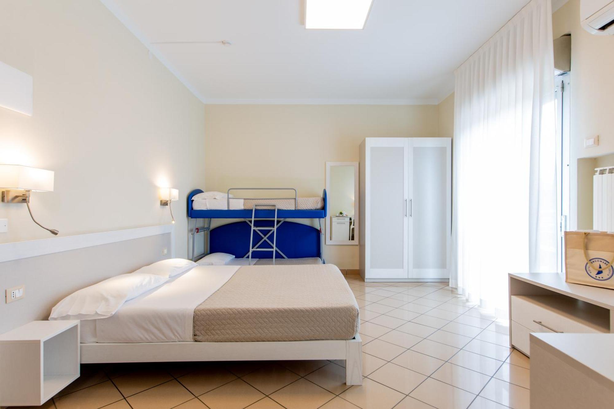 Hotel Lungomare Cervia Bagian luar foto