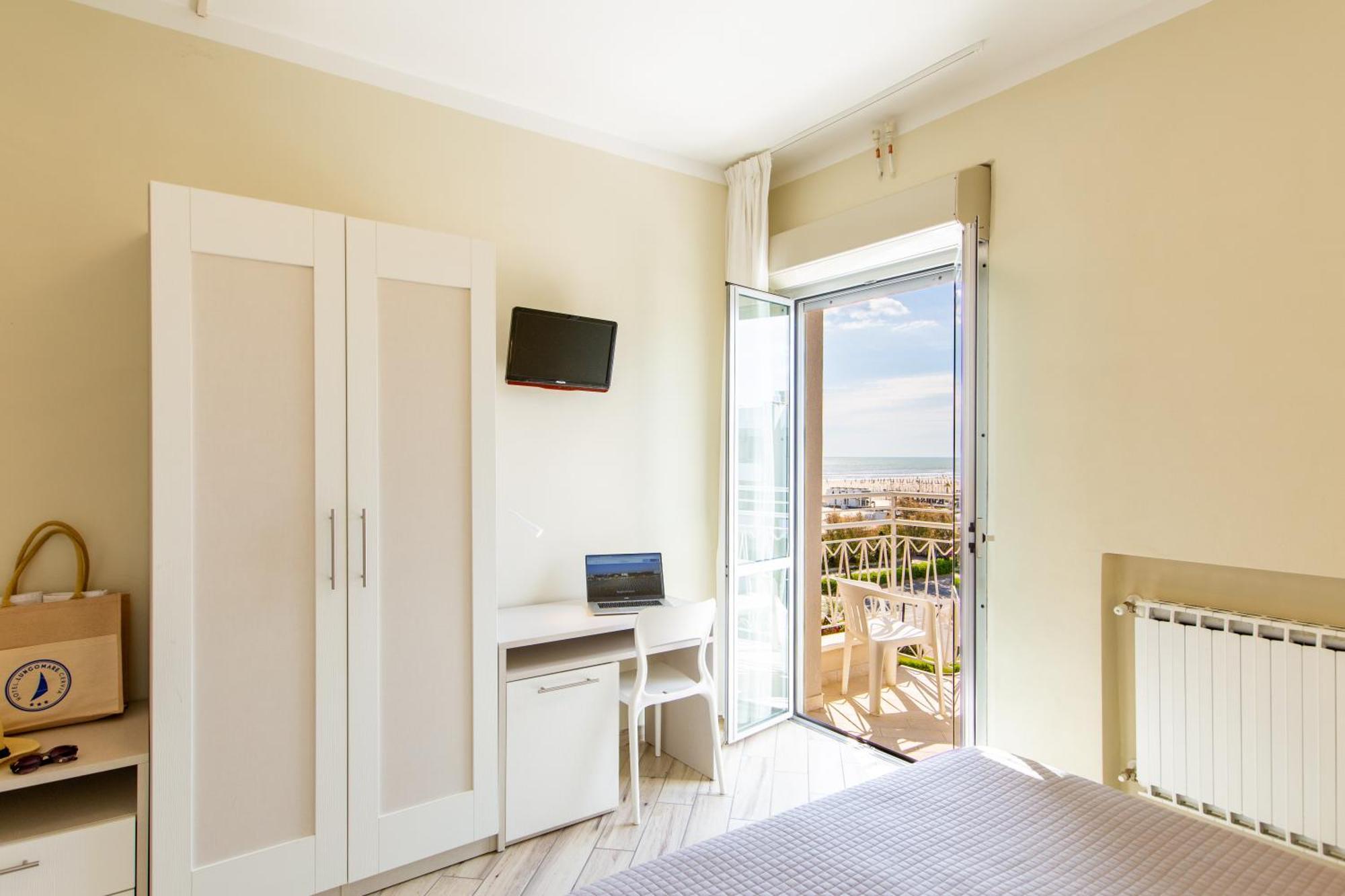 Hotel Lungomare Cervia Bagian luar foto