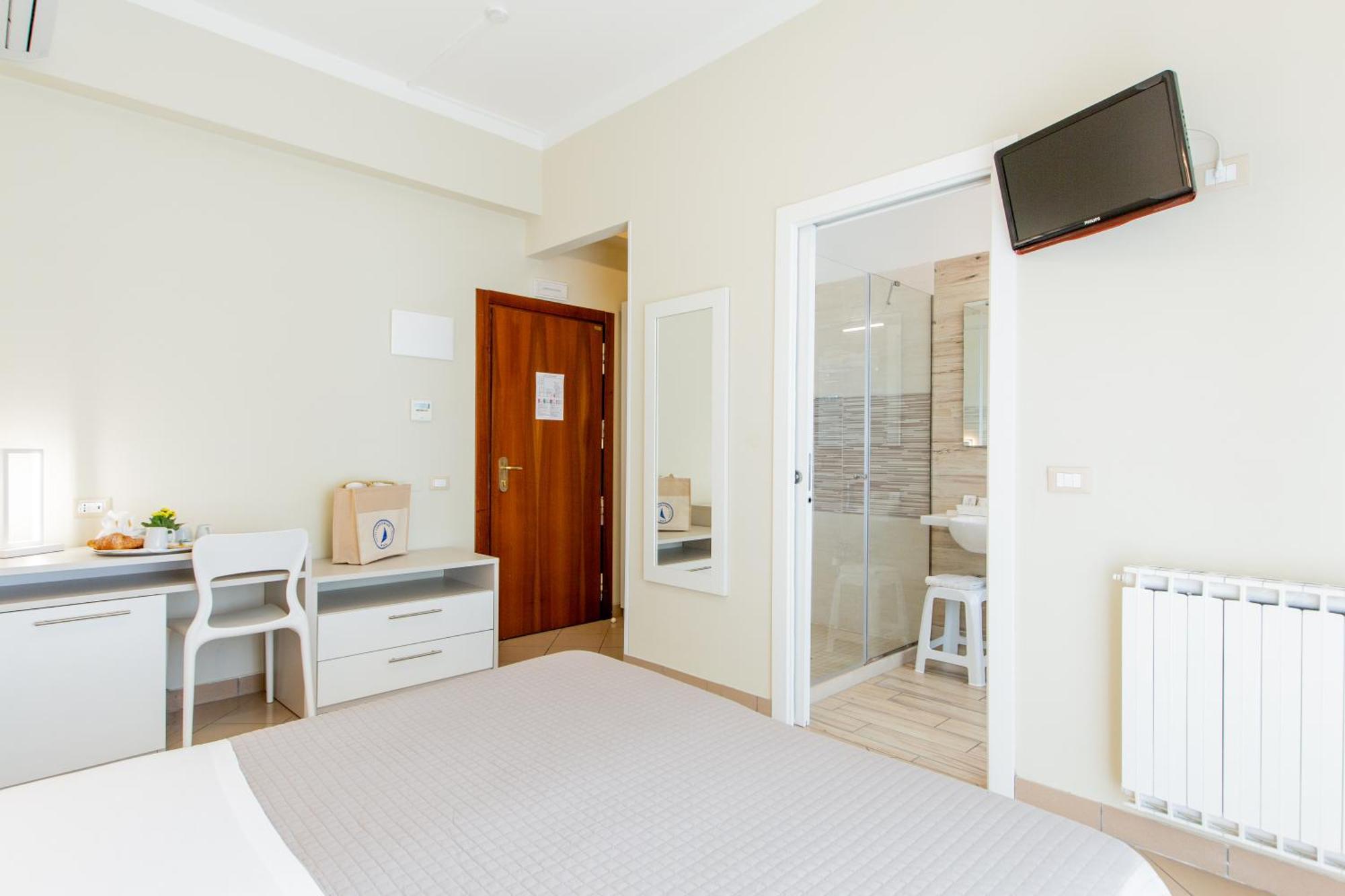 Hotel Lungomare Cervia Bagian luar foto