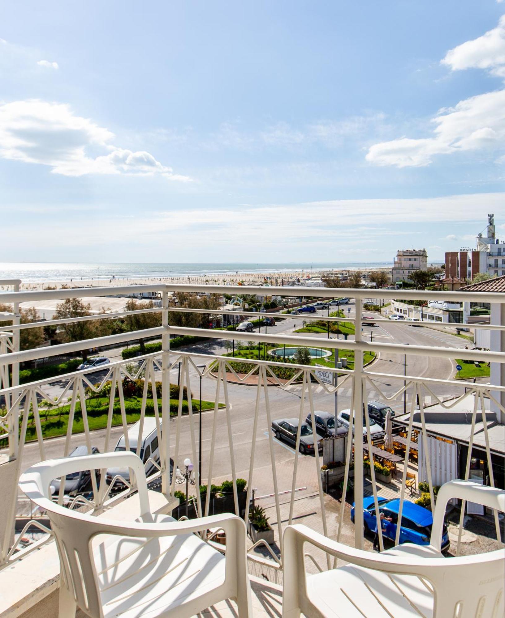 Hotel Lungomare Cervia Bagian luar foto